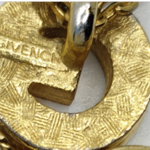 Givenchy Pendant Necklace Gold Tone - Picture 4 of 10